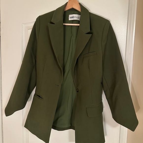 Oddmuse The Ultimate Muse Blazer With Additional Belts - Picture 1 of 3